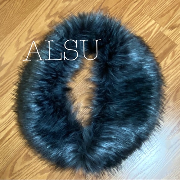 Michael Kors Women’s Faux Fur Cardigan Derby - Picture 7 of 14